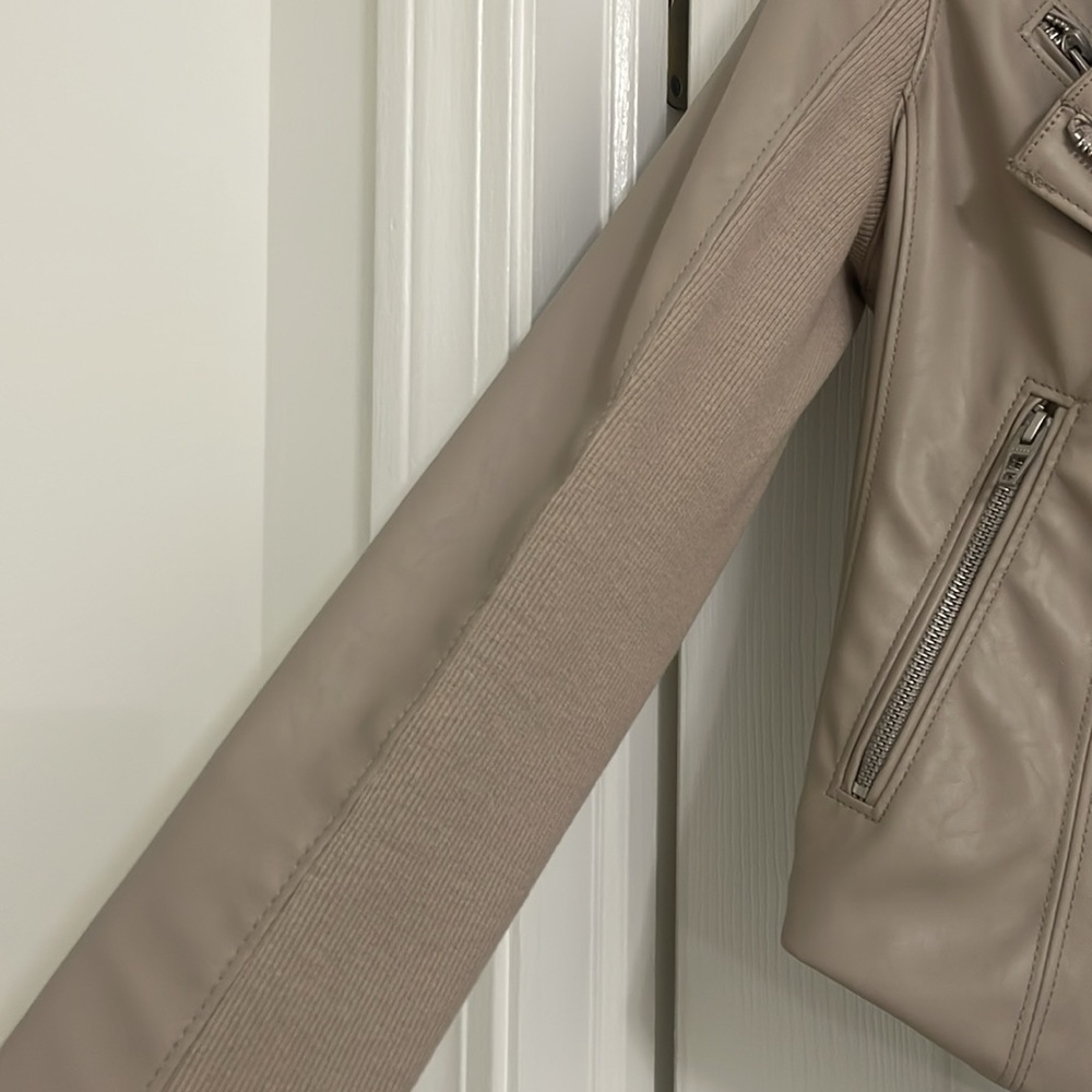 Moto jacket, light beige. Super chic! - Picture 4 of 4